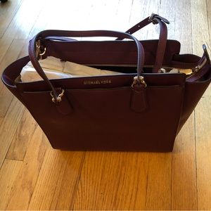NWT Michael Kors Dee Dee handbag